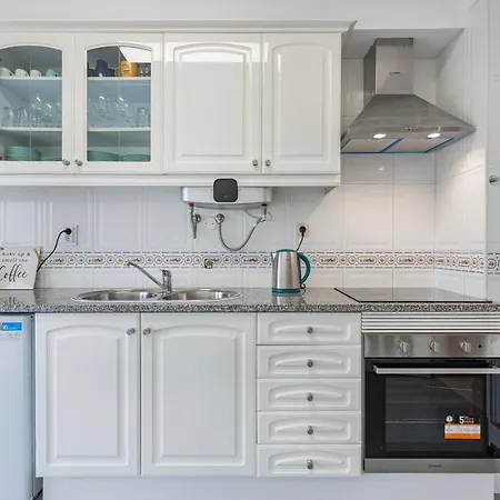 Sunny 2 Bdr By Lovelystay * تشارنكه