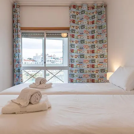 Sunny 2 Bdr By Lovelystay *