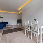 Sunny 2 Bdr By Lovelystay Charneca (Setubal)