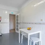 Apartamento Sunny 2 Bdr By Lovelystay