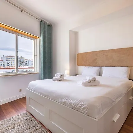Sunny 2 Bdr By Lovelystay * Charneca (Setubal)