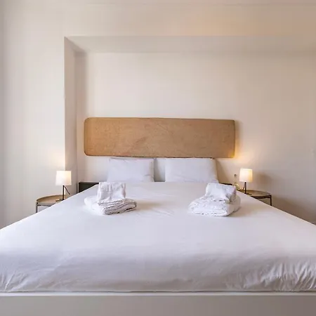 Sunny 2 Bdr By Lovelystay Charneca (Setubal)