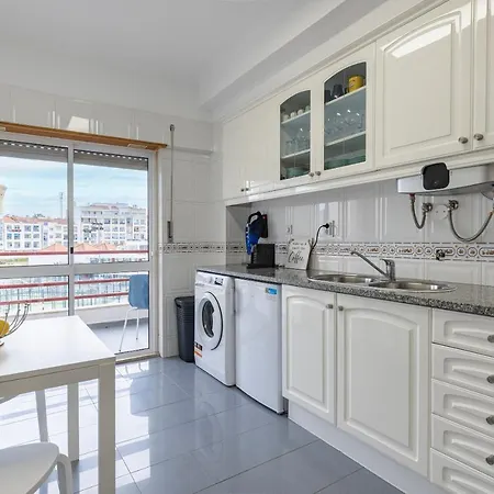 Sunny 2 Bdr By Lovelystay Charneca (Setubal)