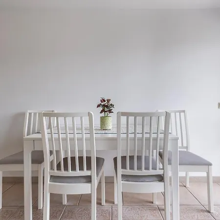 Apartamento Sunny 2 Bdr By Lovelystay *