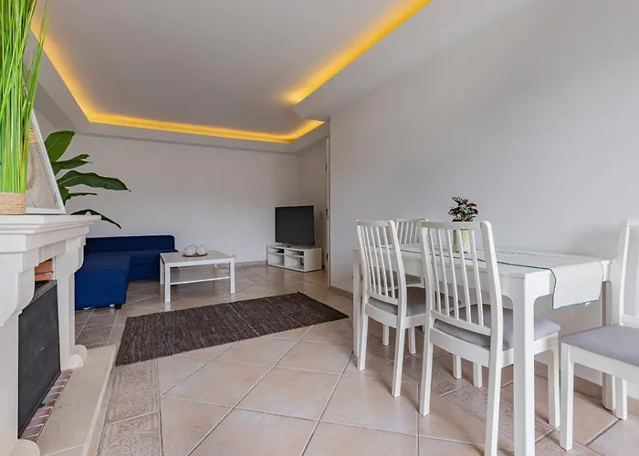 Sunny 2 Bdr By Lovelystay 沙尔内卡