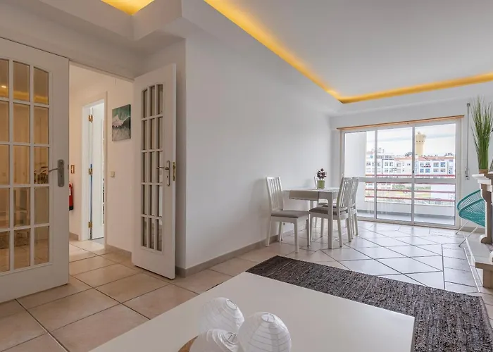 Sunny 2 Bdr By Lovelystay 沙尔内卡