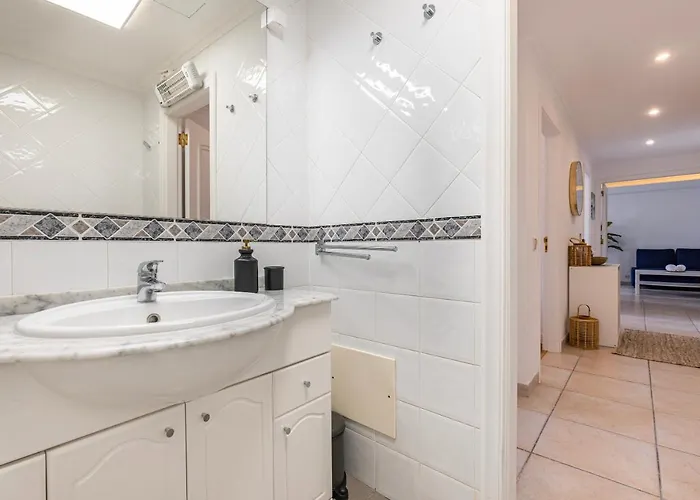 Sunny 2 Bdr By Lovelystay 公寓